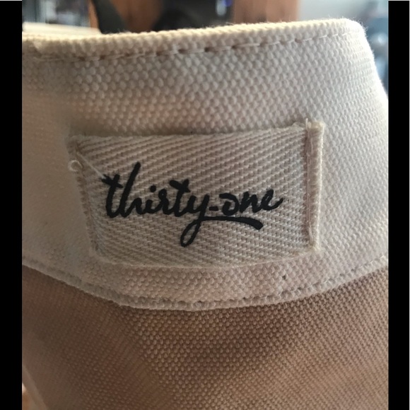 EUC Thirty One Tan/Cream/Black Canvas Arrow Graphics Extra Large Tote - Picture 5 of 8